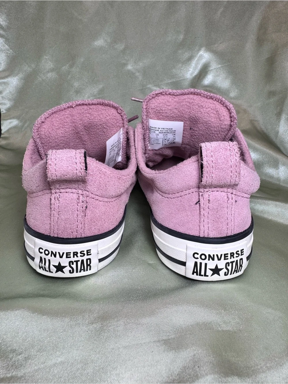 Converse Suede Leather Pink Low Top All Star Sneakers, Woman’s size 7, NWOB